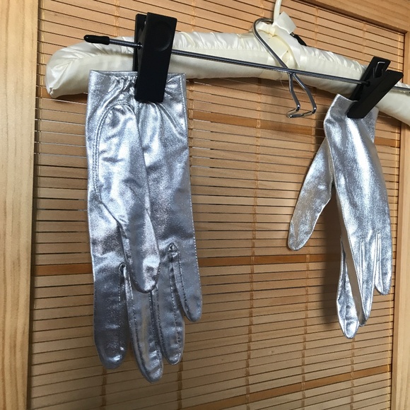 Silver gloves - Picture 3 of 3